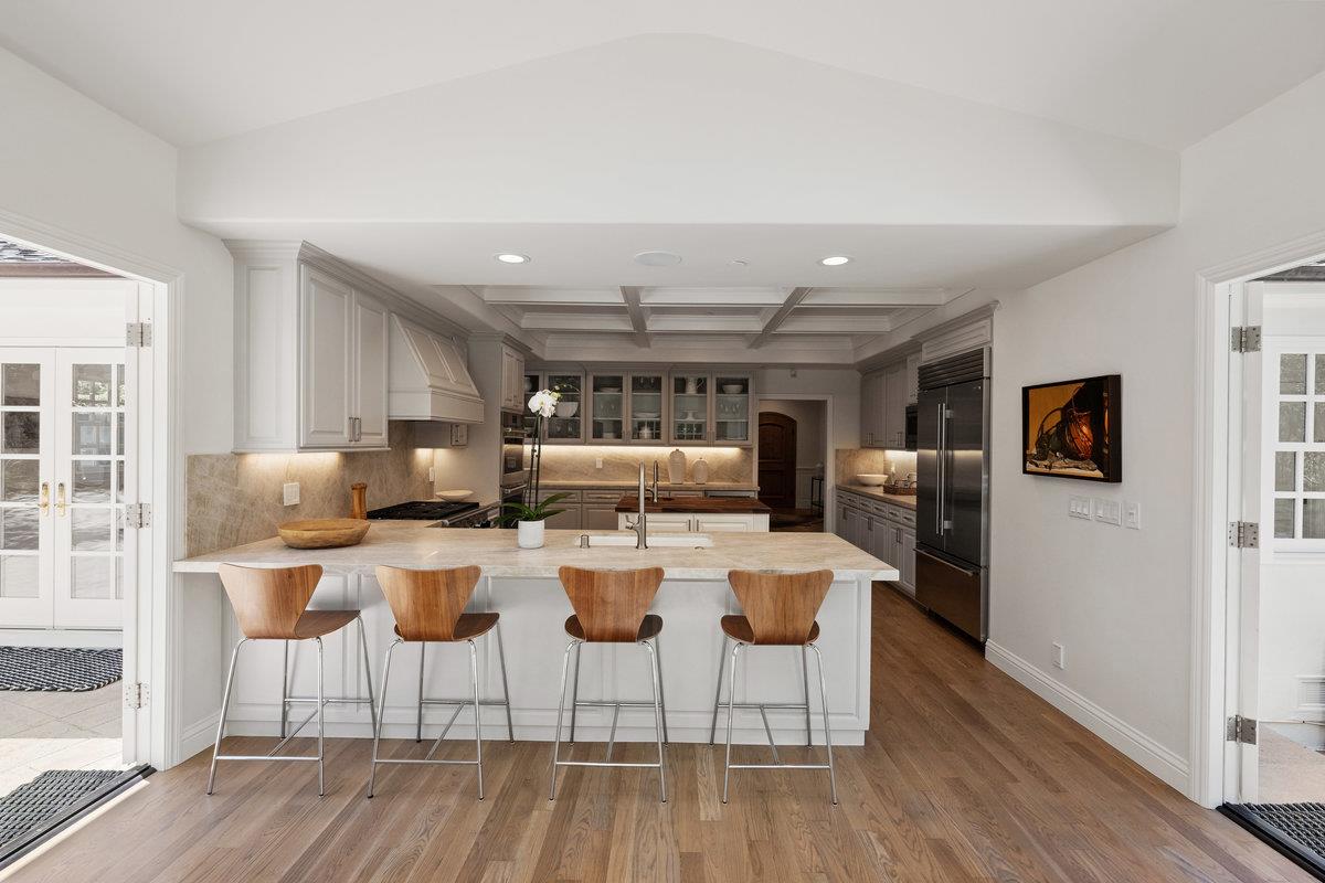 Detail Gallery Image 8 of 32 For 130 Stonehedge Rd, Hillsborough,  CA 94010 - 4 Beds | 3/1 Baths