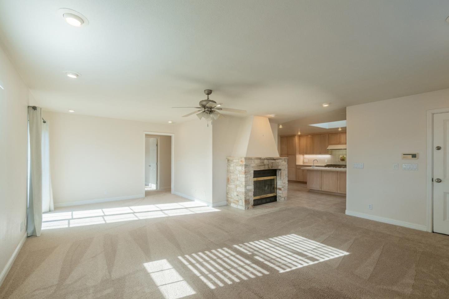 Detail Gallery Image 7 of 28 For 140 John St, Monterey,  CA 93940 - 3 Beds | 2 Baths