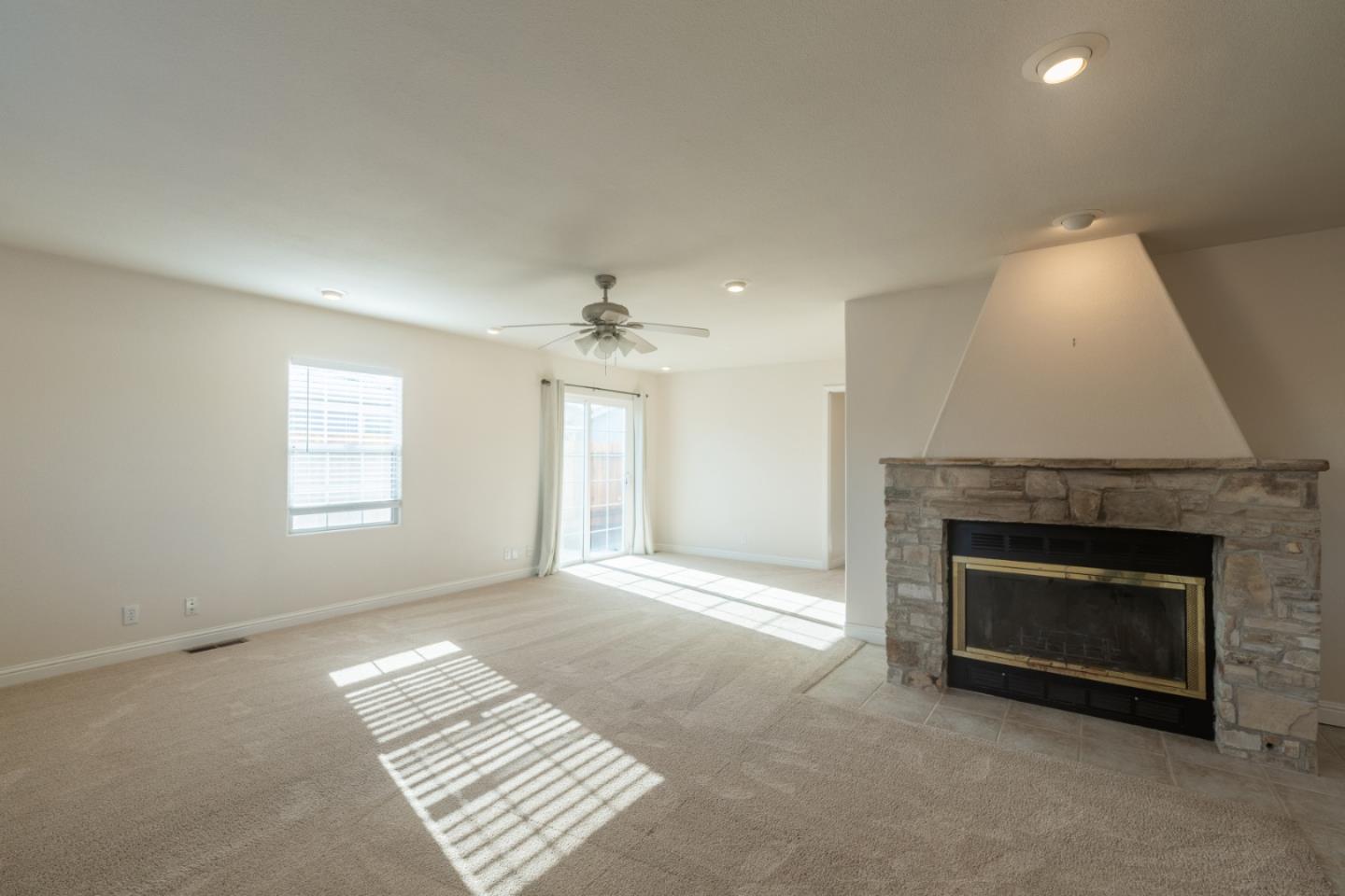 Detail Gallery Image 8 of 28 For 140 John St, Monterey,  CA 93940 - 3 Beds | 2 Baths