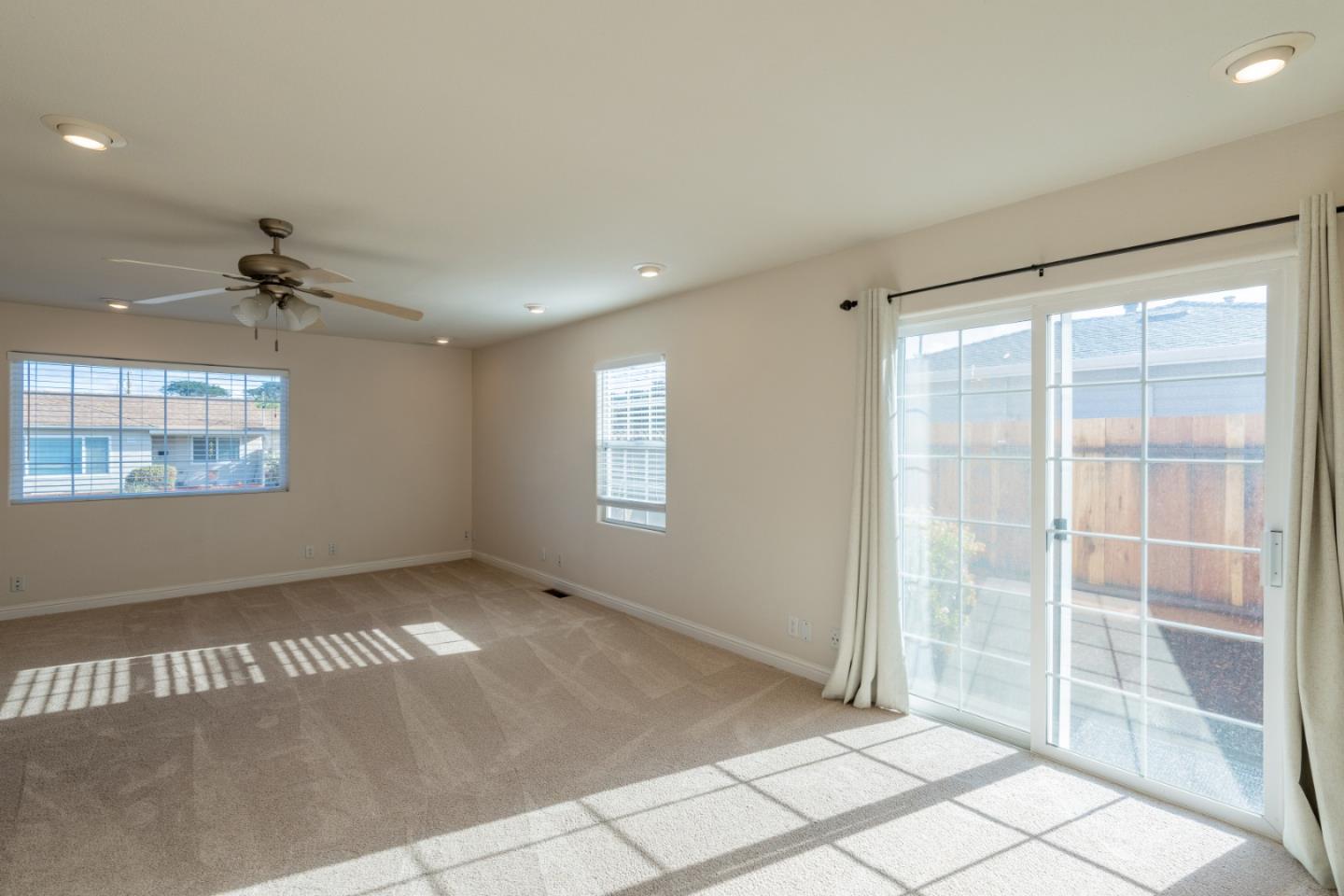 Detail Gallery Image 9 of 28 For 140 John St, Monterey,  CA 93940 - 3 Beds | 2 Baths