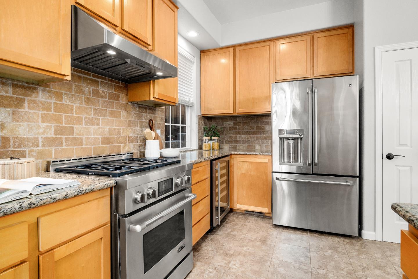 Detail Gallery Image 11 of 45 For 5 Tuscany Ct, Scotts Valley,  CA 95066 - 3 Beds | 2/1 Baths