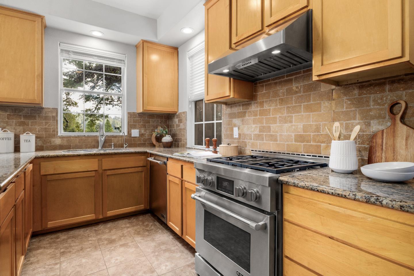 Detail Gallery Image 12 of 45 For 5 Tuscany Ct, Scotts Valley,  CA 95066 - 3 Beds | 2/1 Baths