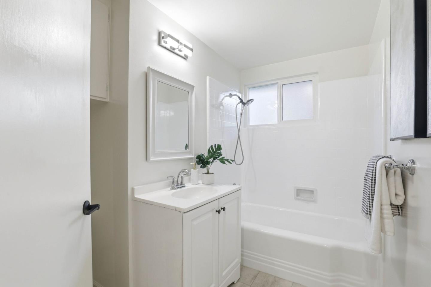 Detail Gallery Image 12 of 21 For 841 Nectarine Ave, Sunnyvale,  CA 94087 - 3 Beds | 2 Baths