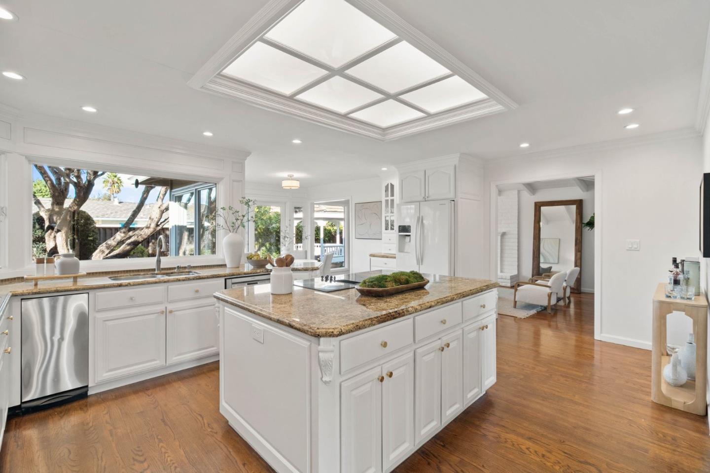 Detail Gallery Image 10 of 46 For 2619 Lindentree Ln, Santa Clara,  CA 95051 - 4 Beds | 2/1 Baths