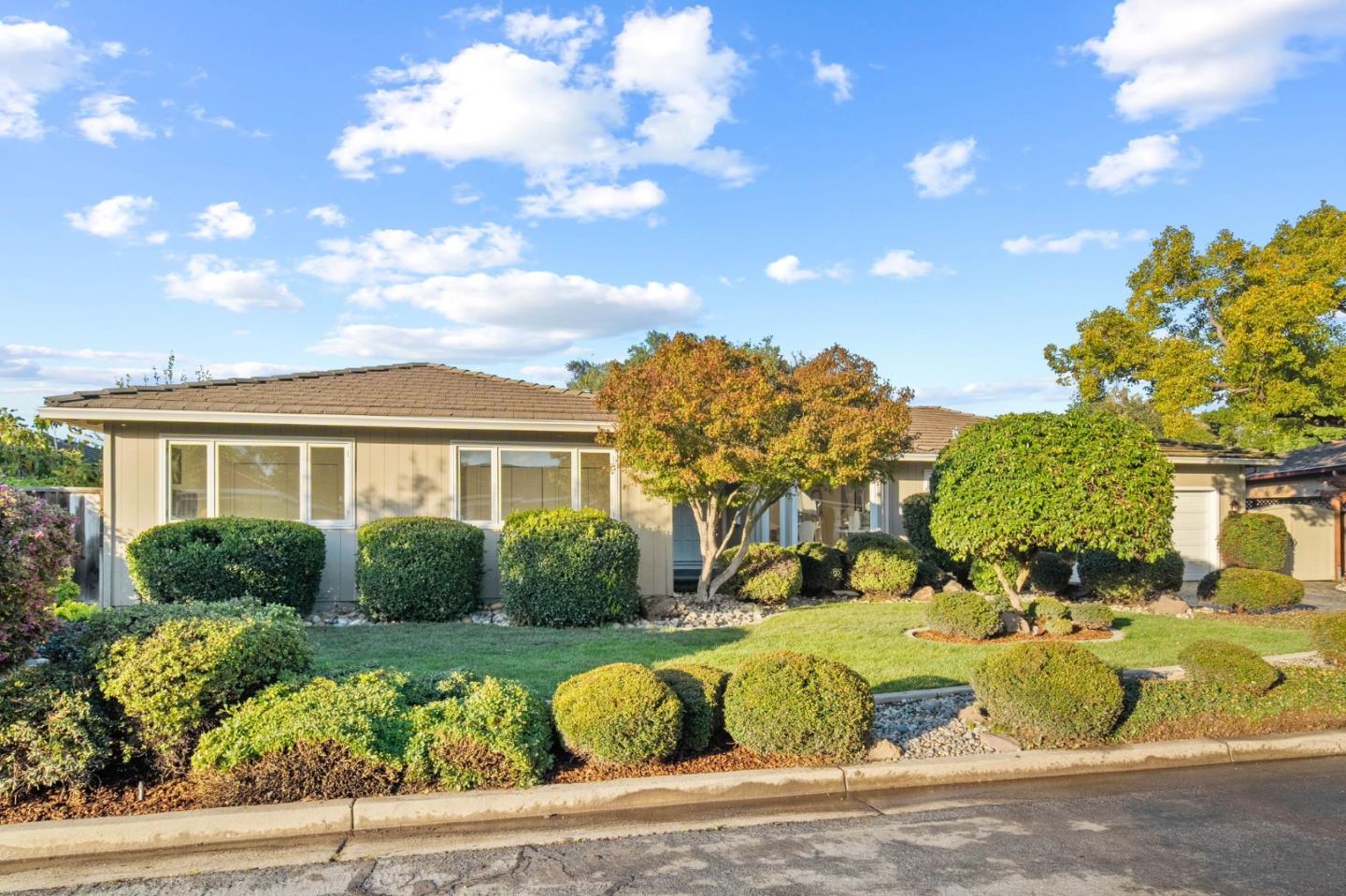 Detail Gallery Image 2 of 46 For 2619 Lindentree Ln, Santa Clara,  CA 95051 - 4 Beds | 2/1 Baths
