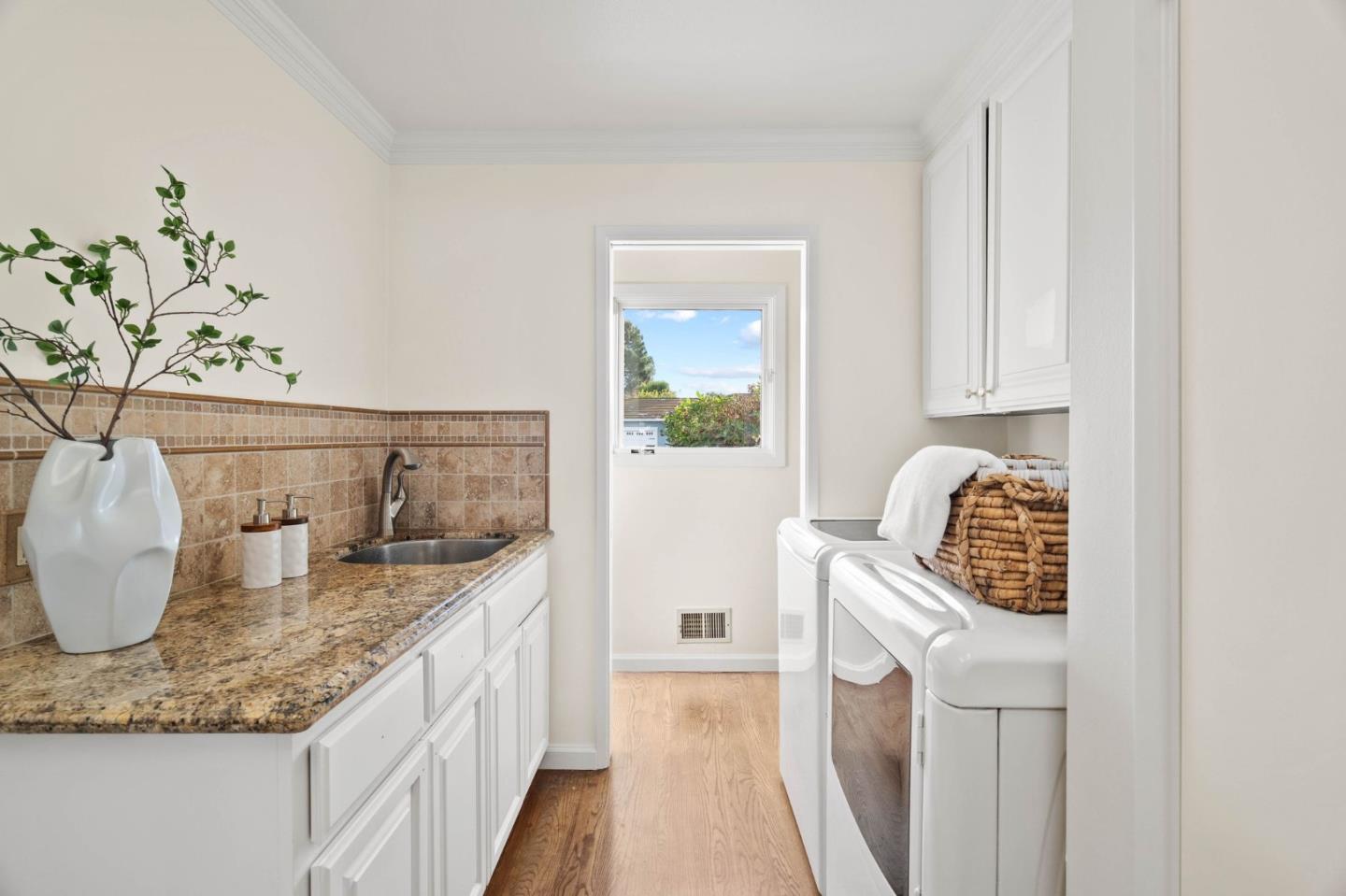 Detail Gallery Image 20 of 46 For 2619 Lindentree Ln, Santa Clara,  CA 95051 - 4 Beds | 2/1 Baths