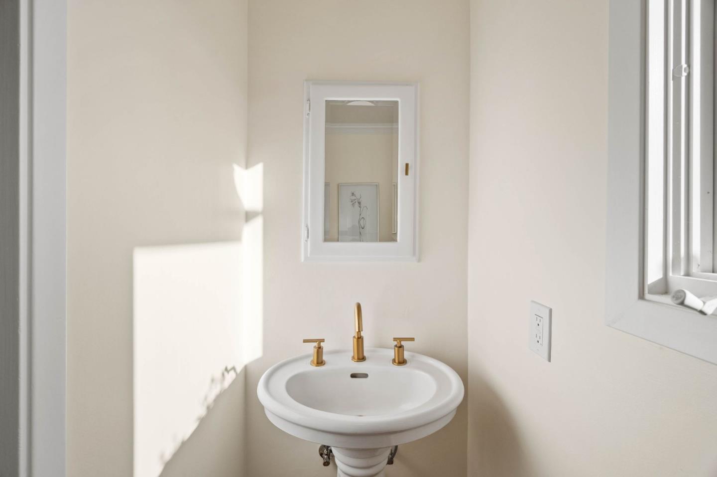 Detail Gallery Image 21 of 46 For 2619 Lindentree Ln, Santa Clara,  CA 95051 - 4 Beds | 2/1 Baths