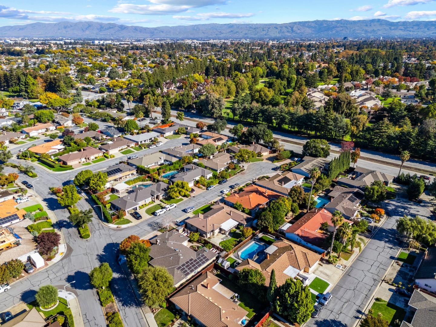 Detail Gallery Image 45 of 46 For 2619 Lindentree Ln, Santa Clara,  CA 95051 - 4 Beds | 2/1 Baths