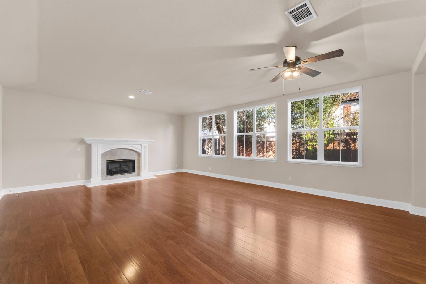 Detail Gallery Image 12 of 43 For 9652 Cooper Pl, Gilroy,  CA 95020 - 5 Beds | 3 Baths