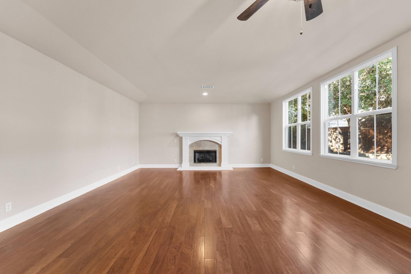 Detail Gallery Image 13 of 43 For 9652 Cooper Pl, Gilroy,  CA 95020 - 5 Beds | 3 Baths