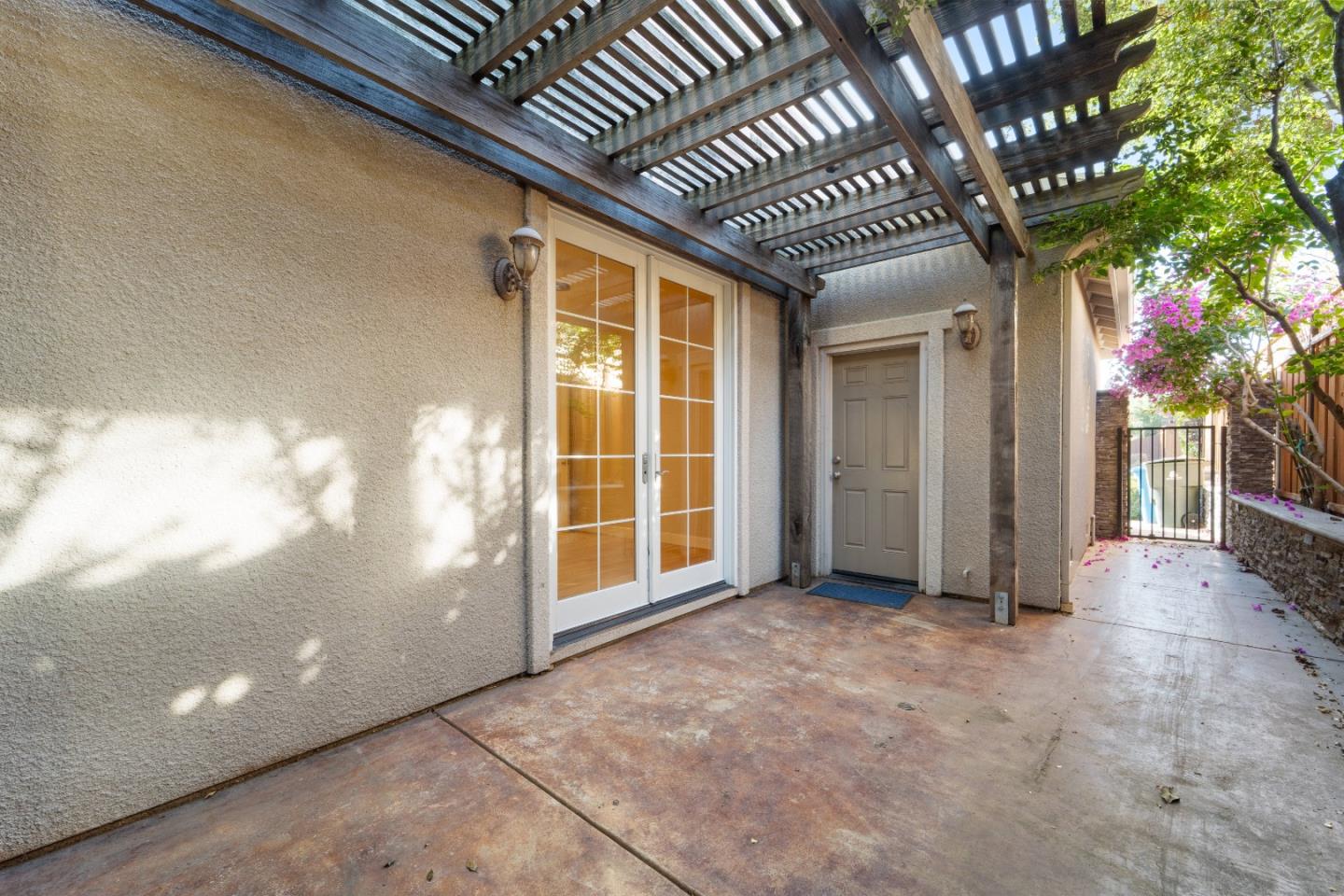 Detail Gallery Image 4 of 43 For 9652 Cooper Pl, Gilroy,  CA 95020 - 5 Beds | 3 Baths