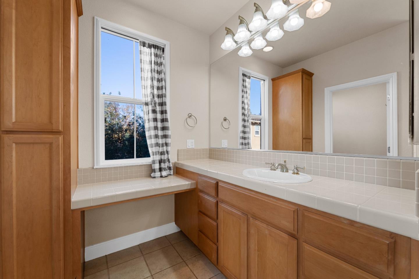 Detail Gallery Image 40 of 43 For 9652 Cooper Pl, Gilroy,  CA 95020 - 5 Beds | 3 Baths