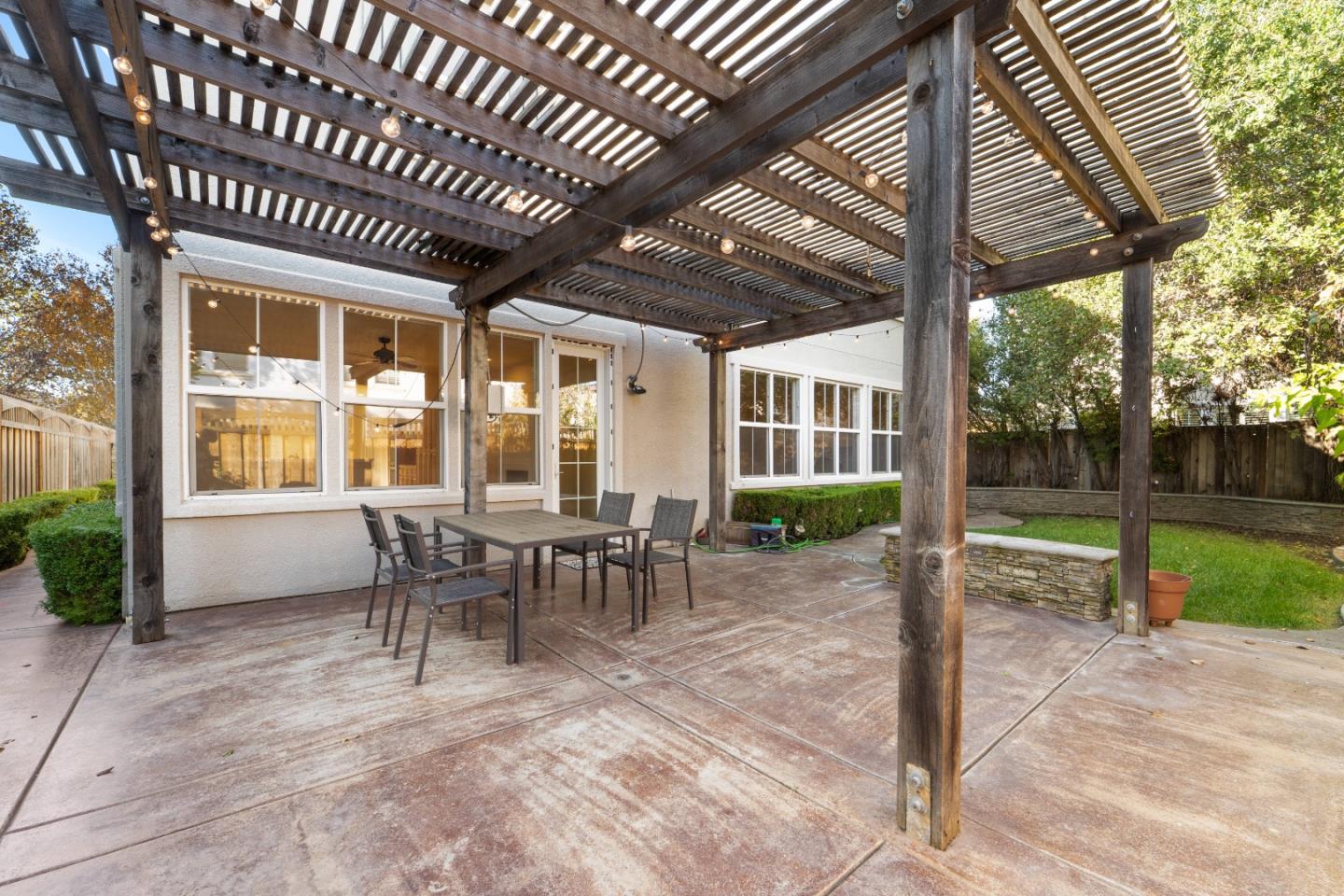 Detail Gallery Image 6 of 43 For 9652 Cooper Pl, Gilroy,  CA 95020 - 5 Beds | 3 Baths