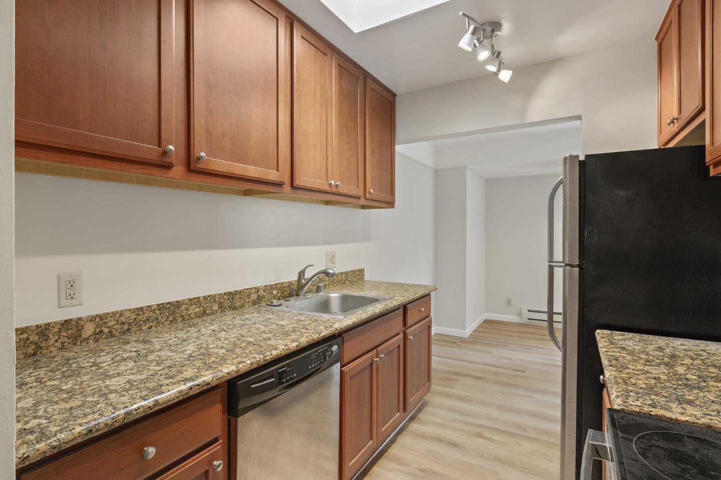 Detail Gallery Image 14 of 31 For 500 W Middlefield Rd #18,  Mountain View,  CA 94043 - 2 Beds | 2 Baths
