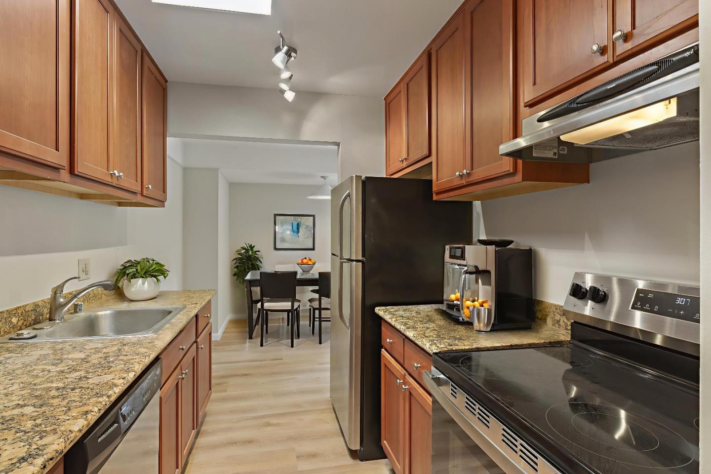 Detail Gallery Image 15 of 31 For 500 W Middlefield Rd #18,  Mountain View,  CA 94043 - 2 Beds | 2 Baths