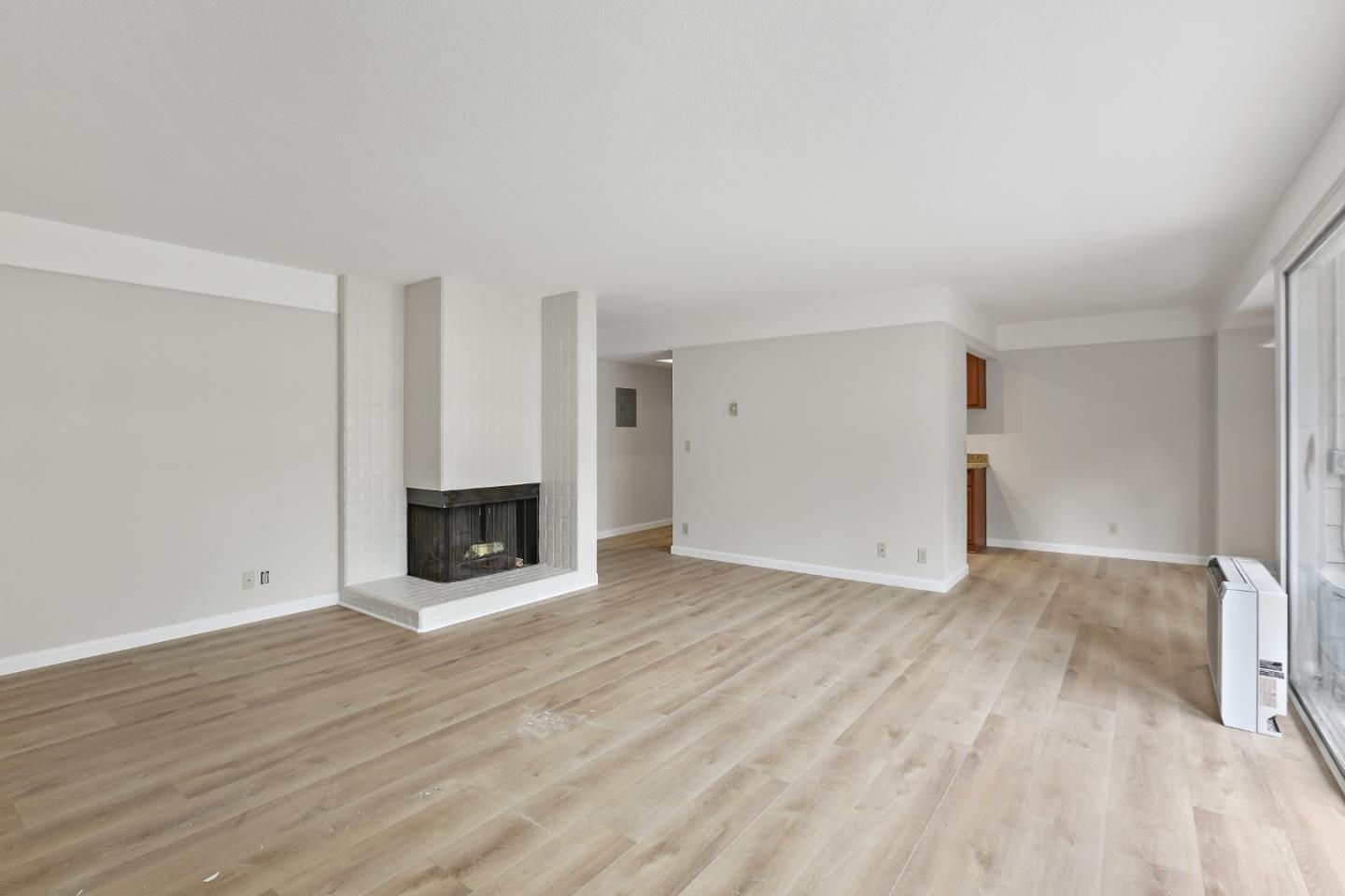 Detail Gallery Image 5 of 31 For 500 W Middlefield Rd #18,  Mountain View,  CA 94043 - 2 Beds | 2 Baths