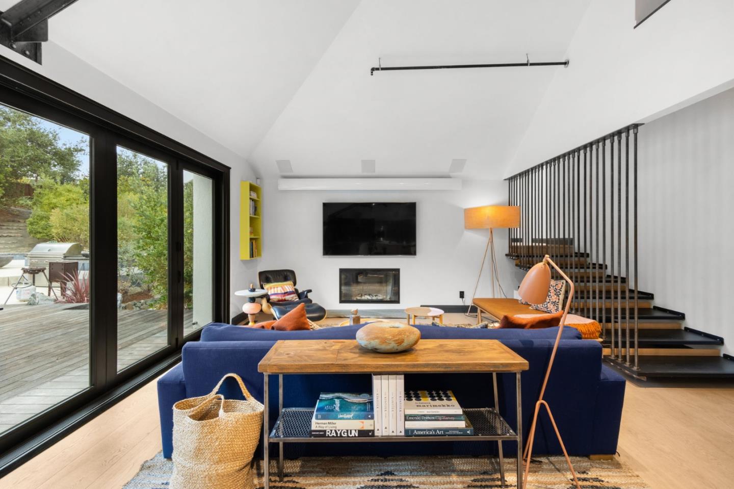 Detail Gallery Image 13 of 36 For 13321 La Paloma Rd, Los Altos Hills,  CA 94022 - 6 Beds | 3/1 Baths