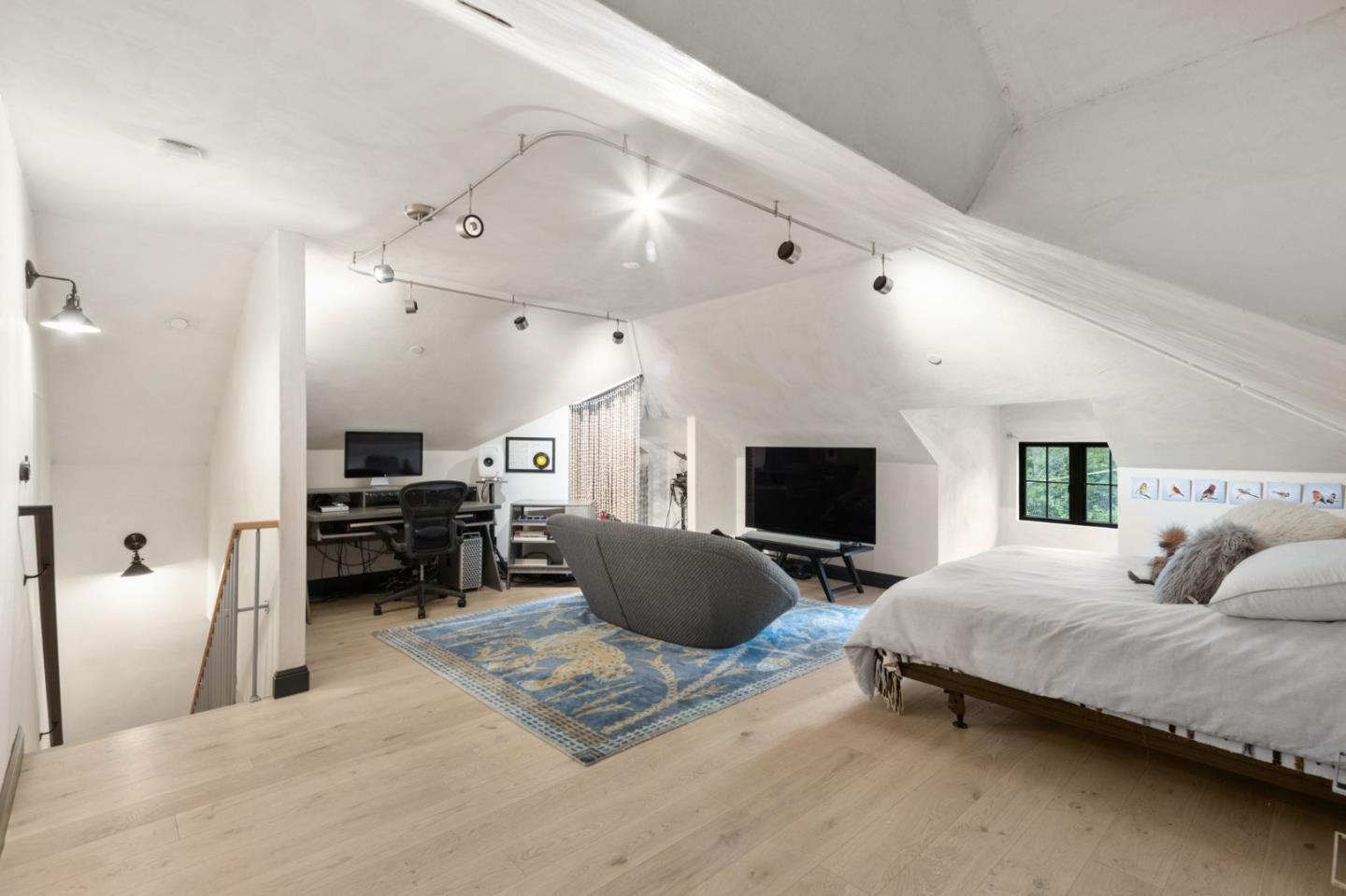 Detail Gallery Image 16 of 36 For 13321 La Paloma Rd, Los Altos Hills,  CA 94022 - 6 Beds | 3/1 Baths