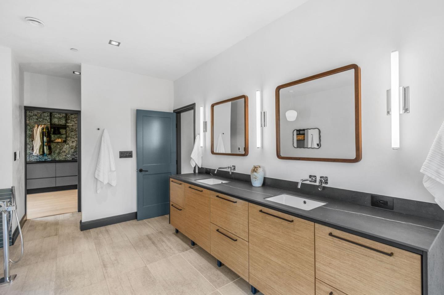 Detail Gallery Image 25 of 36 For 13321 La Paloma Rd, Los Altos Hills,  CA 94022 - 6 Beds | 3/1 Baths