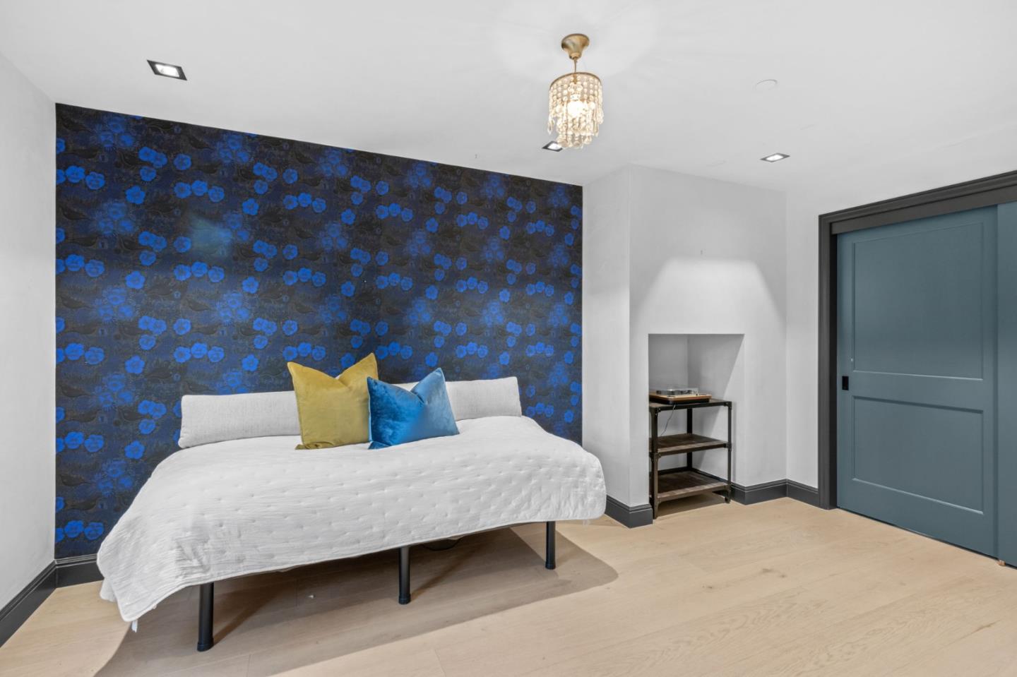 Detail Gallery Image 26 of 36 For 13321 La Paloma Rd, Los Altos Hills,  CA 94022 - 6 Beds | 3/1 Baths