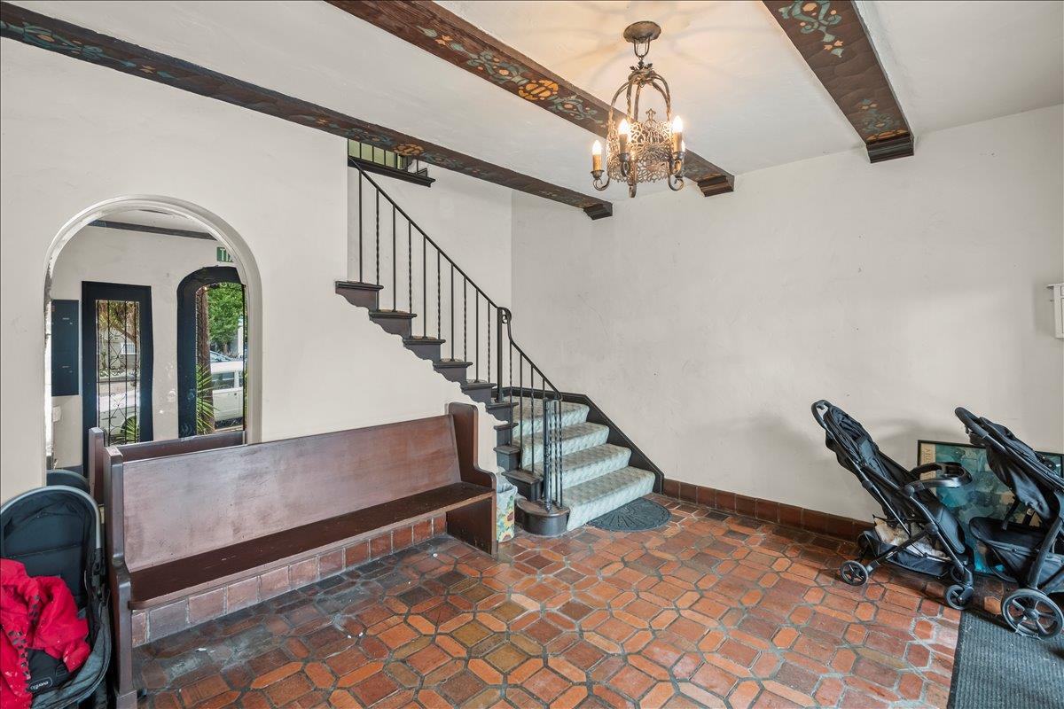 Detail Gallery Image 10 of 34 For 3719 Emerson St, Oakland,  CA 94610 - – Beds | – Baths