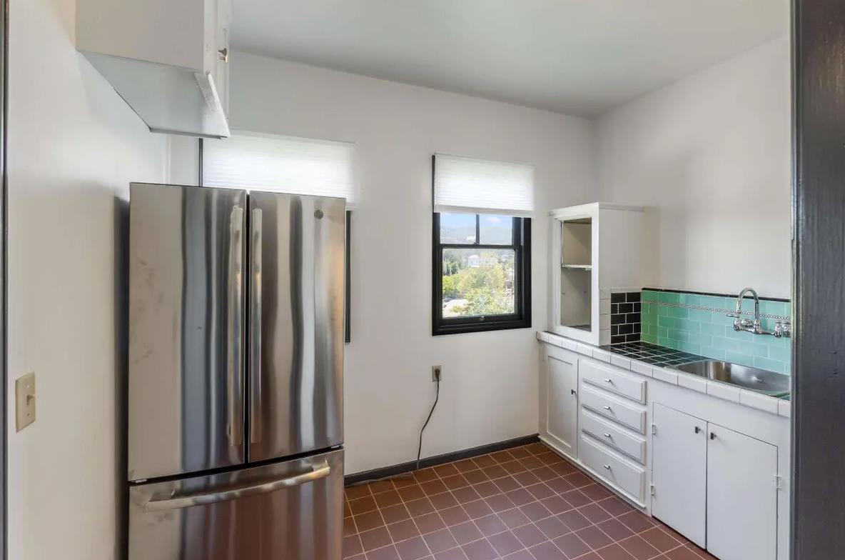 Detail Gallery Image 12 of 34 For 3719 Emerson St, Oakland,  CA 94610 - – Beds | – Baths