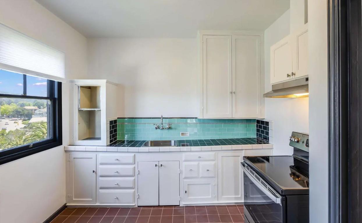 Detail Gallery Image 13 of 34 For 3719 Emerson St, Oakland,  CA 94610 - – Beds | – Baths