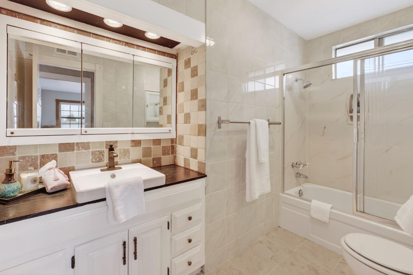 Detail Gallery Image 16 of 47 For 5342 Avenida Almendros, San Jose,  CA 95123 - 4 Beds | 3 Baths