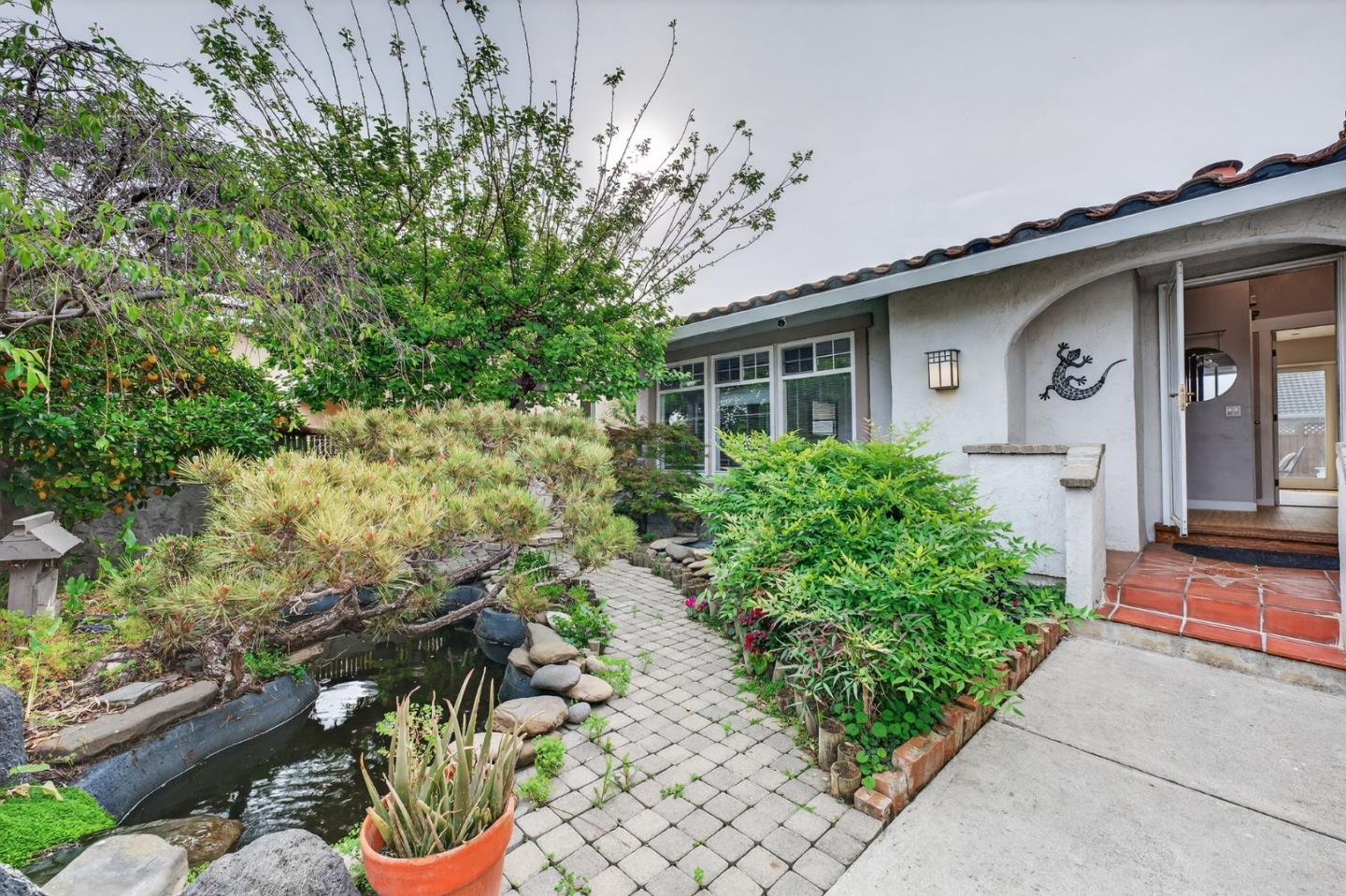 Detail Gallery Image 3 of 47 For 5342 Avenida Almendros, San Jose,  CA 95123 - 4 Beds | 3 Baths