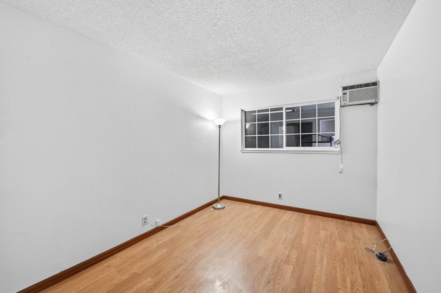 Detail Gallery Image 15 of 35 For 866 Mccreery Ave, San Jose,  CA 95116 - 5 Beds | 3 Baths