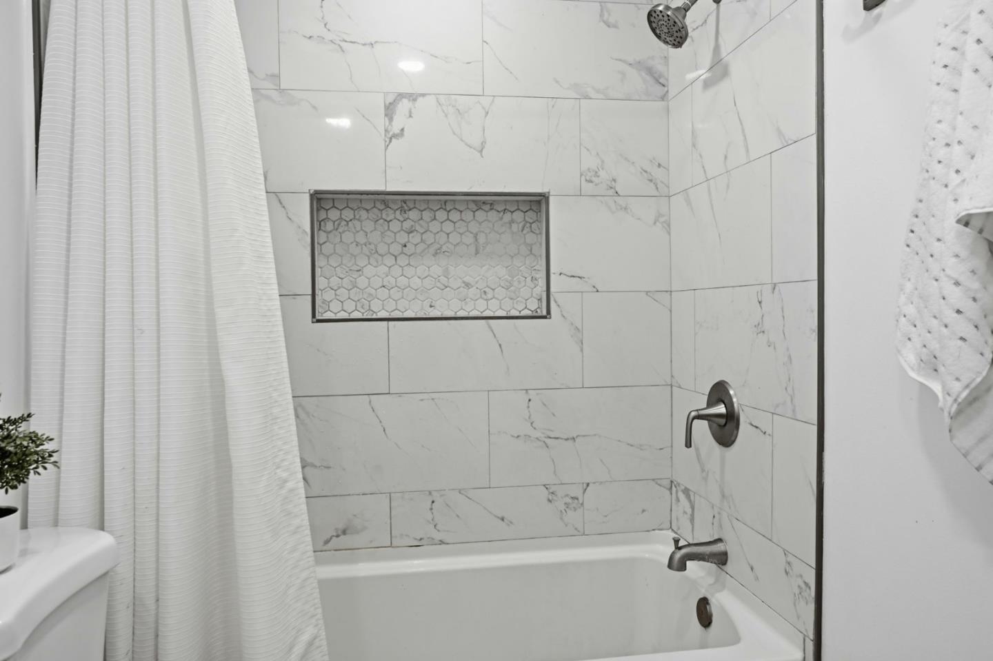 Detail Gallery Image 17 of 35 For 866 Mccreery Ave, San Jose,  CA 95116 - 5 Beds | 3 Baths