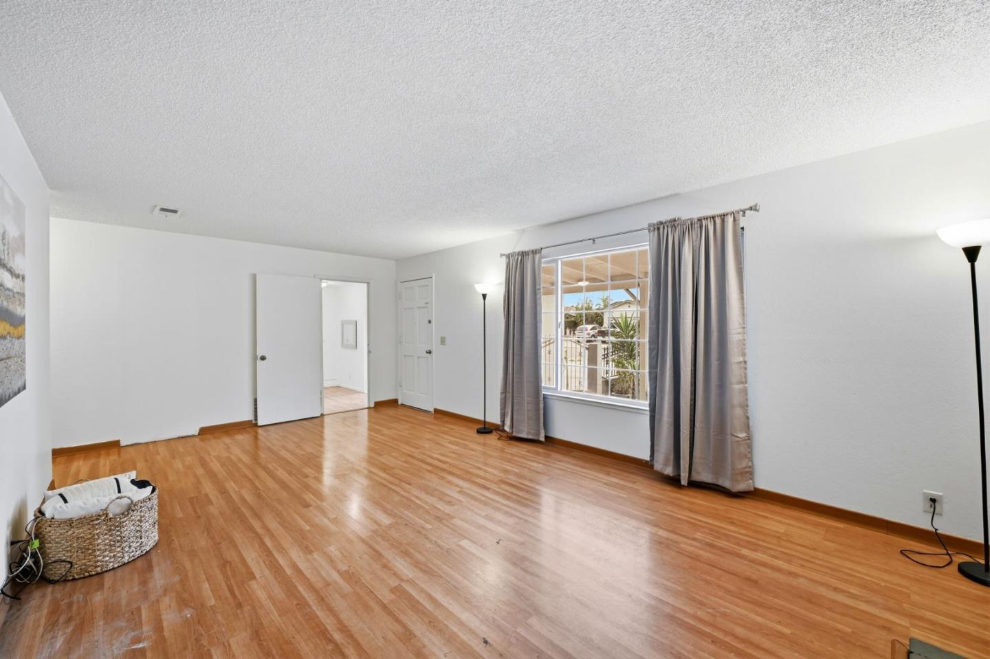 Detail Gallery Image 5 of 35 For 866 Mccreery Ave, San Jose,  CA 95116 - 5 Beds | 3 Baths