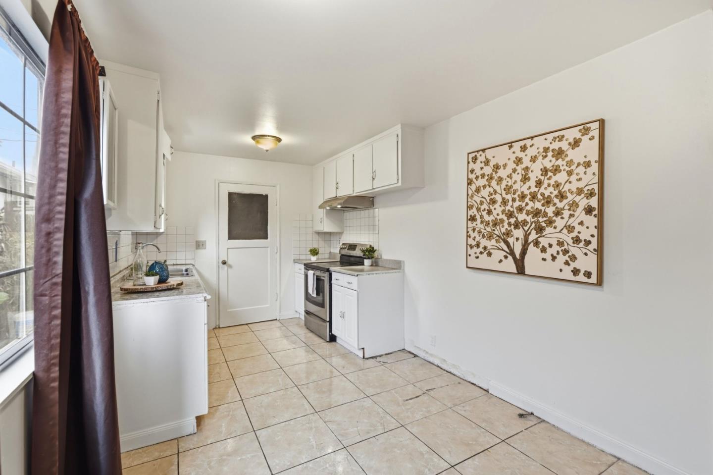 Detail Gallery Image 7 of 35 For 866 Mccreery Ave, San Jose,  CA 95116 - 5 Beds | 3 Baths