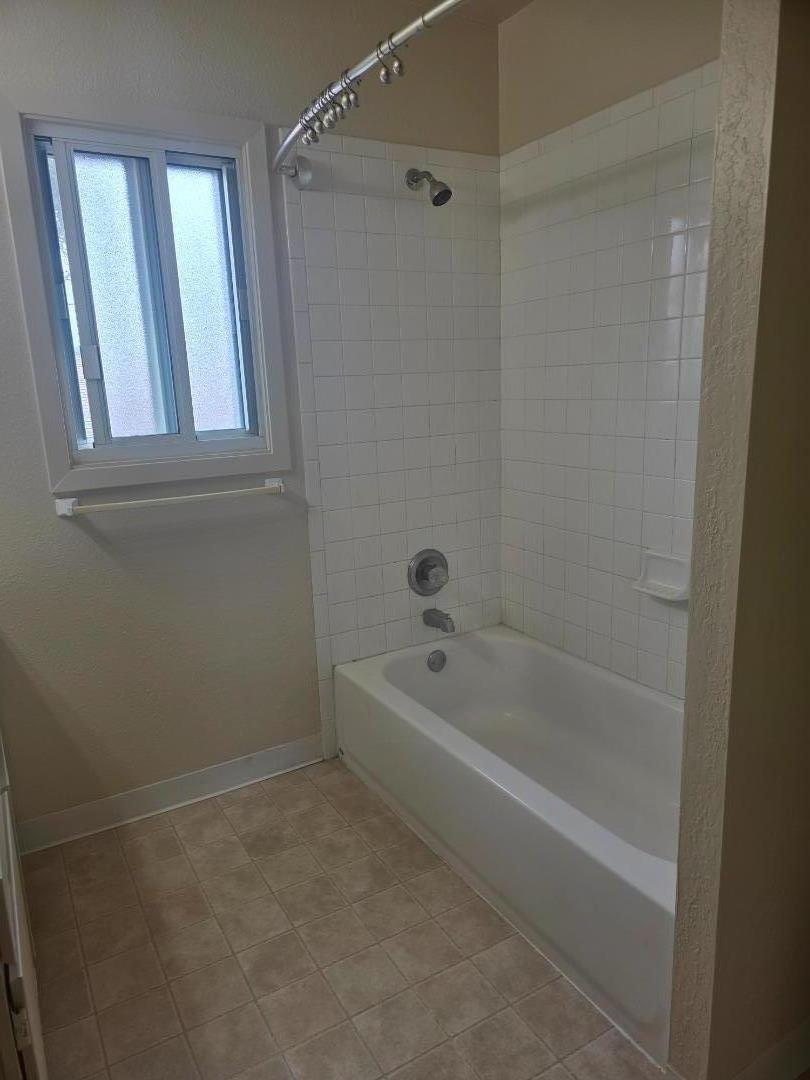 Detail Gallery Image 11 of 15 For 420 Dela Vina Ave #2,  Monterey,  CA 93940 - 2 Beds | 2 Baths