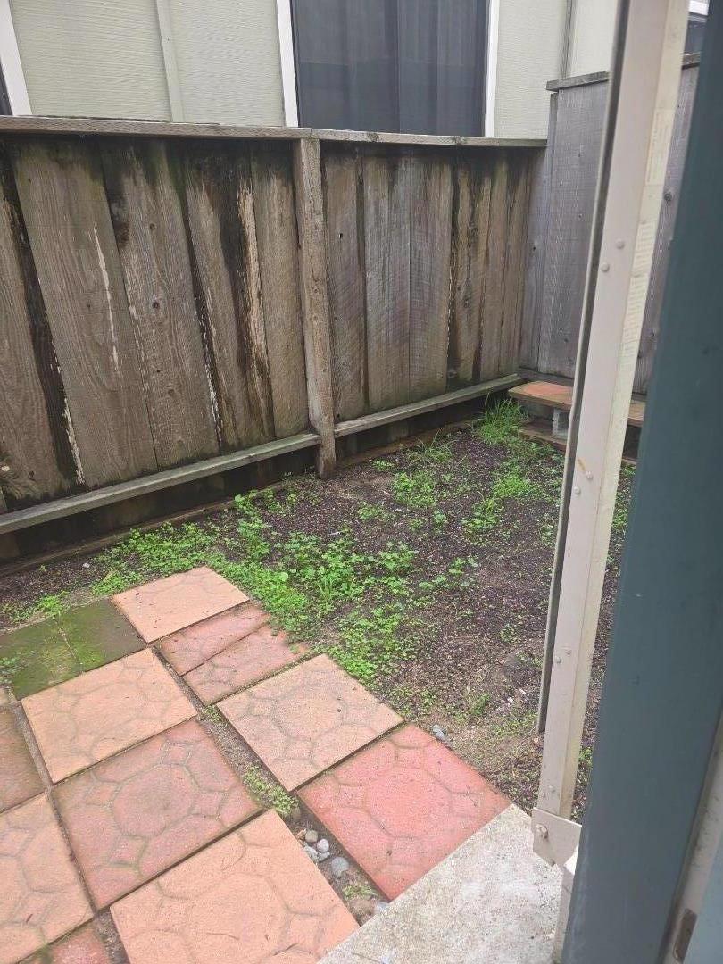 Detail Gallery Image 15 of 15 For 420 Dela Vina Ave #2,  Monterey,  CA 93940 - 2 Beds | 2 Baths