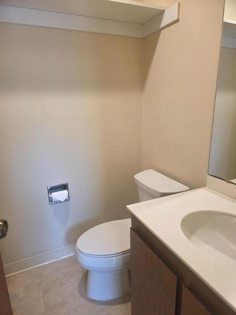 Detail Gallery Image 4 of 15 For 420 Dela Vina Ave #2,  Monterey,  CA 93940 - 2 Beds | 2 Baths