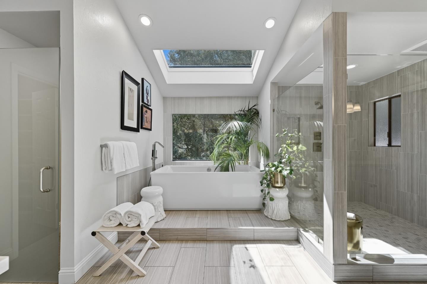 Detail Gallery Image 14 of 29 For 27464 Altamont Rd, Los Altos Hills,  CA 94022 - 4 Beds | 3/1 Baths