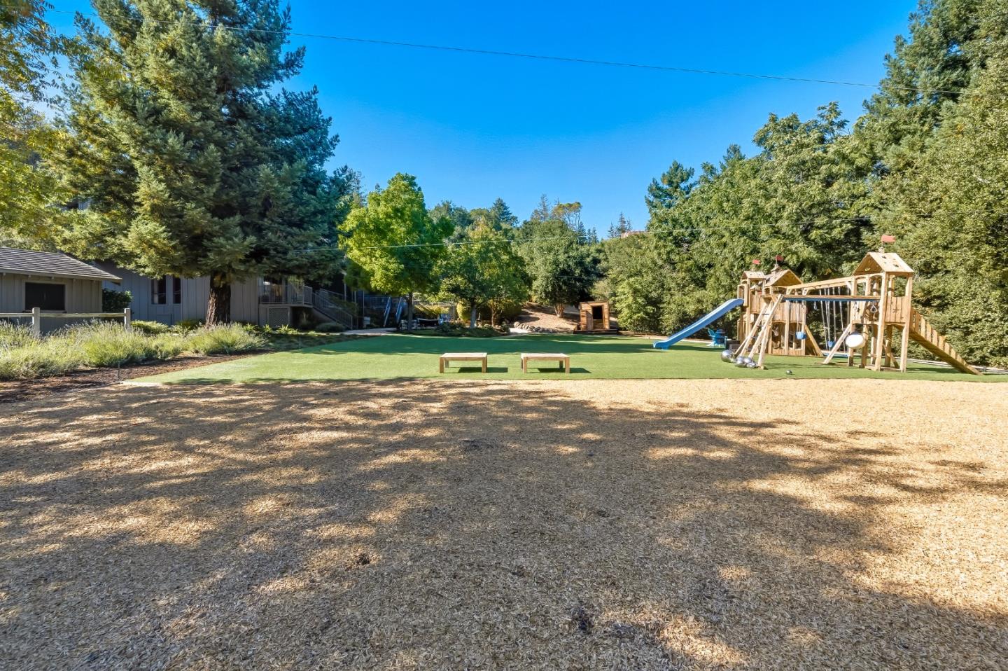 Detail Gallery Image 26 of 29 For 27464 Altamont Rd, Los Altos Hills,  CA 94022 - 4 Beds | 3/1 Baths