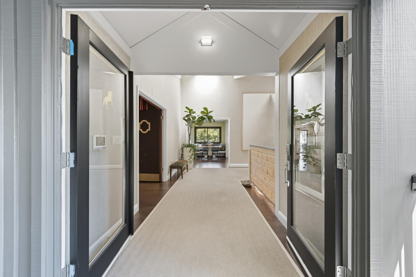 Detail Gallery Image 4 of 29 For 27464 Altamont Rd, Los Altos Hills,  CA 94022 - 4 Beds | 3/1 Baths