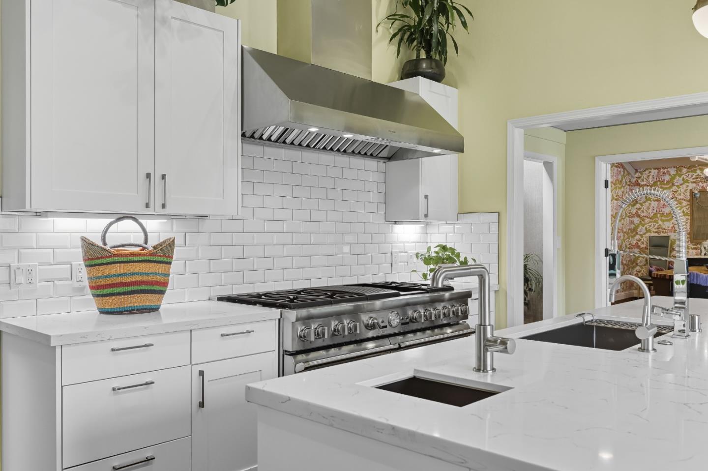 Detail Gallery Image 8 of 29 For 27464 Altamont Rd, Los Altos Hills,  CA 94022 - 4 Beds | 3/1 Baths