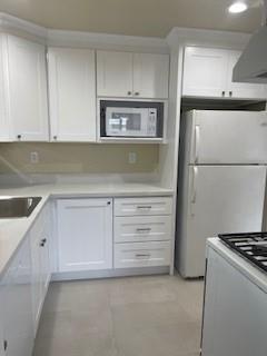 Detail Gallery Image 3 of 10 For 933 Rollins #4,  Burlingame,  CA 94010 - 2 Beds | 1 Baths