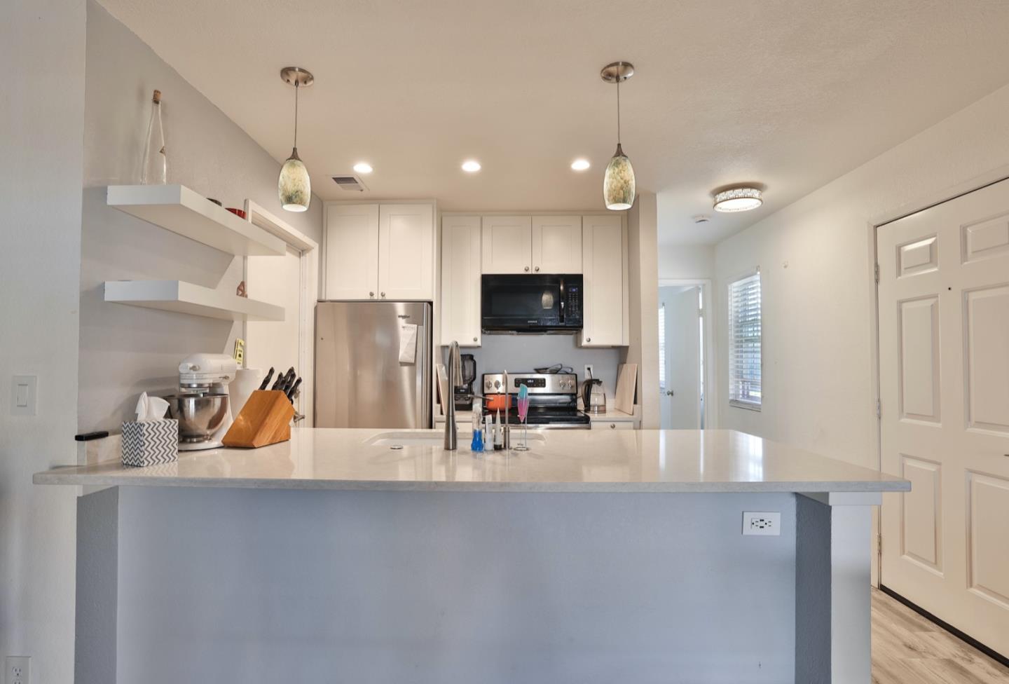 Detail Gallery Image 10 of 38 For 741 Lilly Ln, Morgan Hill,  CA 95037 - 2 Beds | 2 Baths