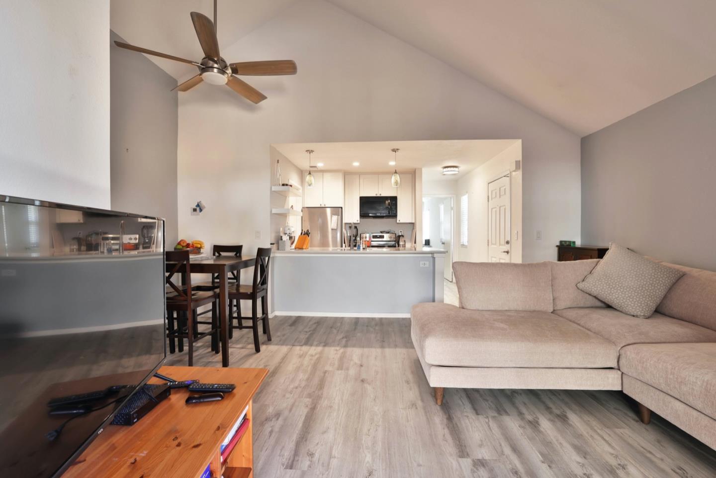 Detail Gallery Image 11 of 38 For 741 Lilly Ln, Morgan Hill,  CA 95037 - 2 Beds | 2 Baths