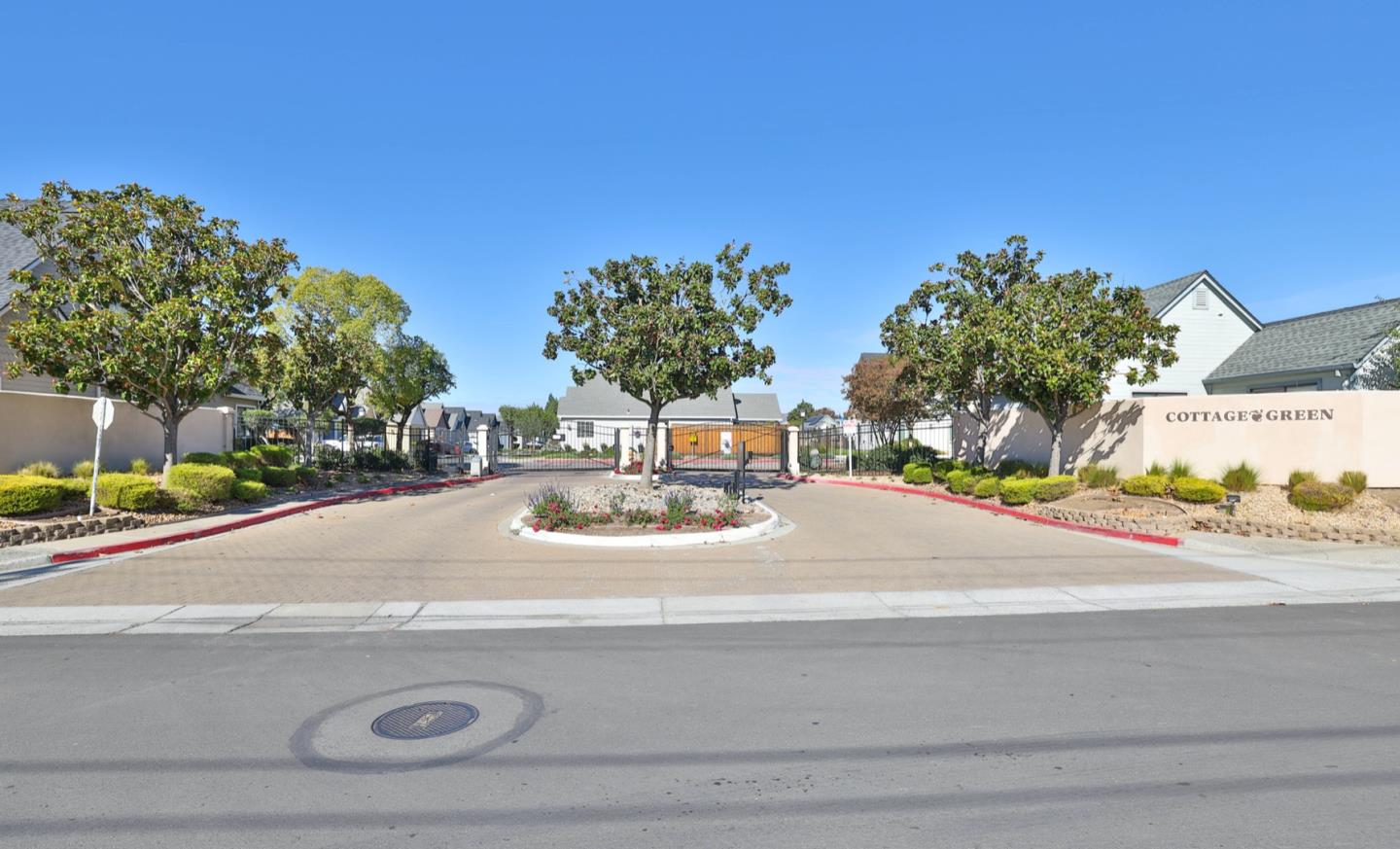 Detail Gallery Image 3 of 38 For 741 Lilly Ln, Morgan Hill,  CA 95037 - 2 Beds | 2 Baths