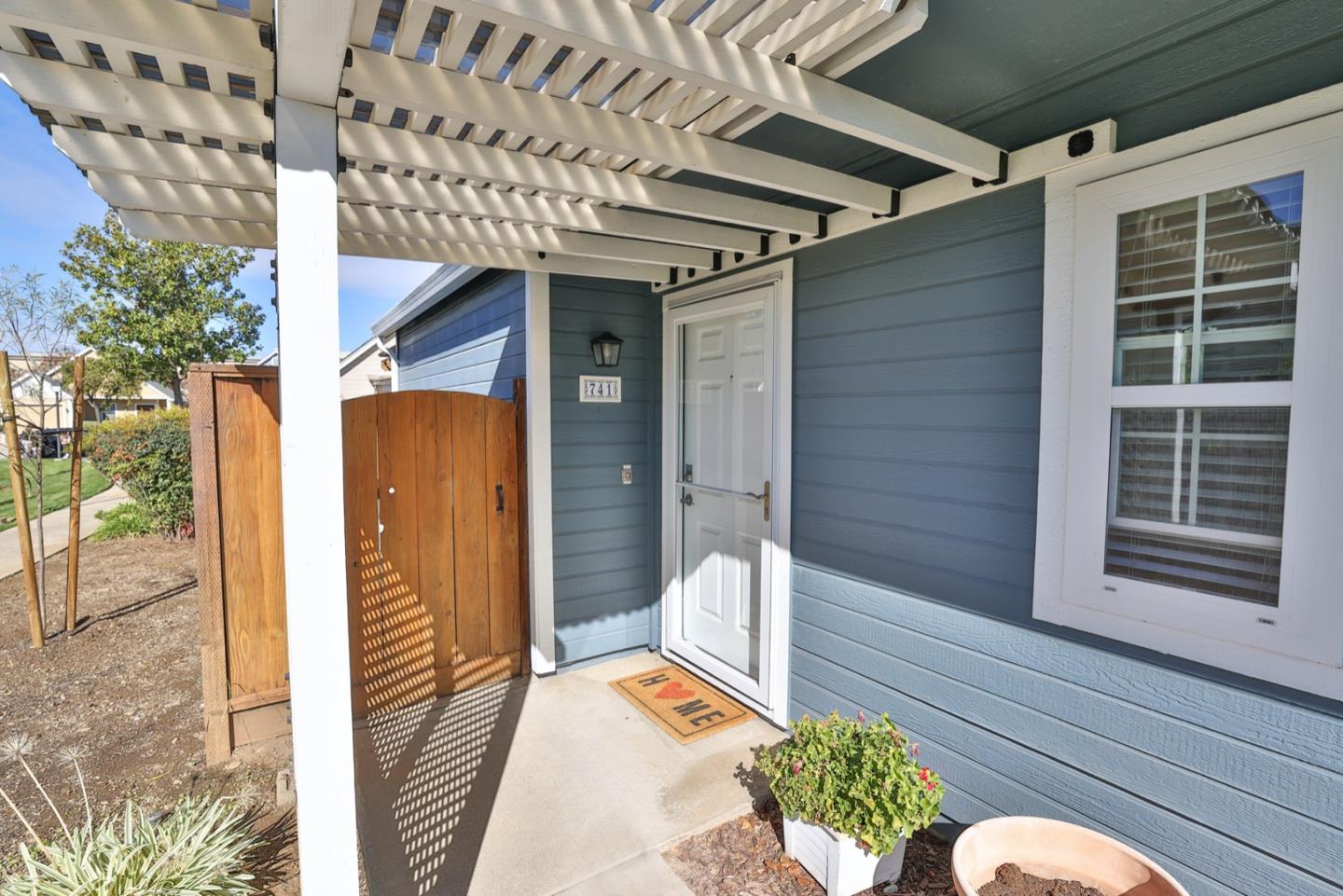 Detail Gallery Image 5 of 38 For 741 Lilly Ln, Morgan Hill,  CA 95037 - 2 Beds | 2 Baths
