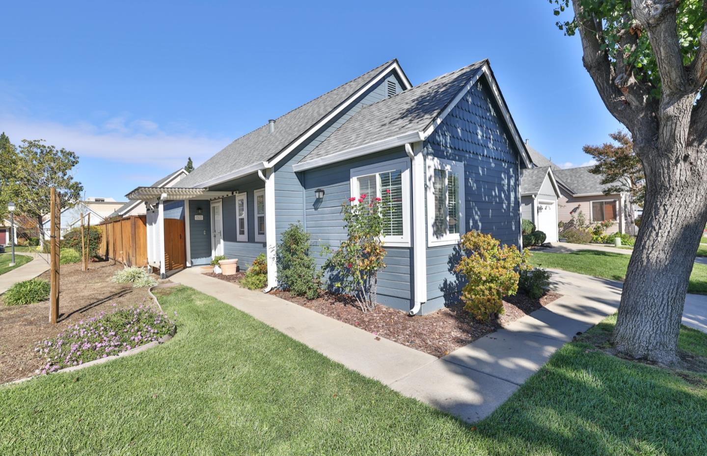 Detail Gallery Image 6 of 38 For 741 Lilly Ln, Morgan Hill,  CA 95037 - 2 Beds | 2 Baths