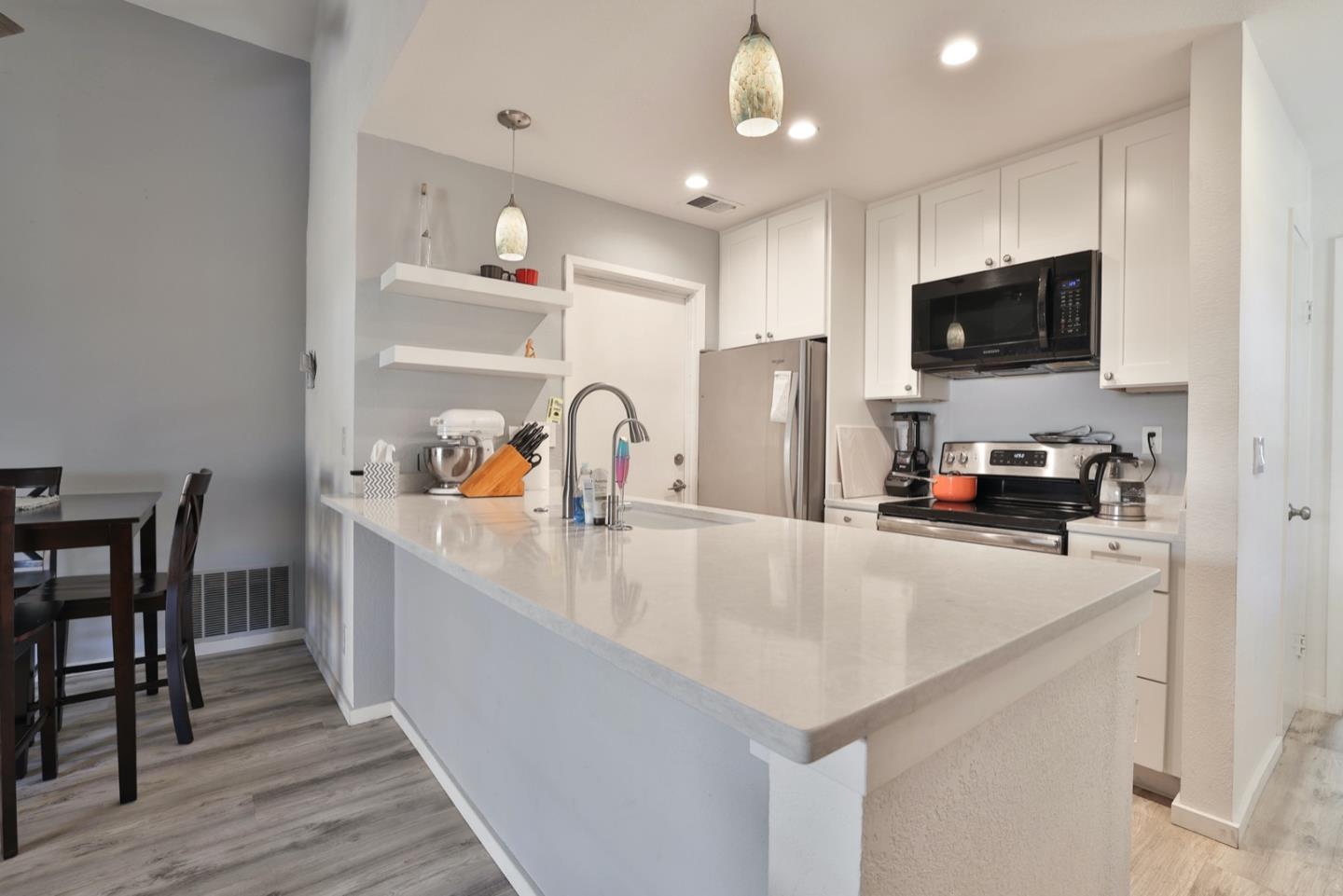 Detail Gallery Image 7 of 38 For 741 Lilly Ln, Morgan Hill,  CA 95037 - 2 Beds | 2 Baths