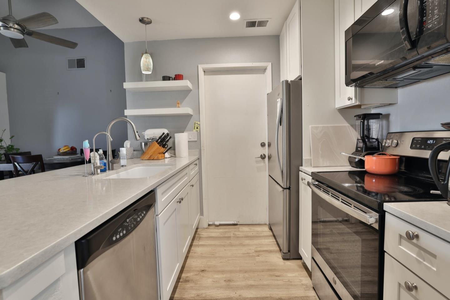 Detail Gallery Image 8 of 38 For 741 Lilly Ln, Morgan Hill,  CA 95037 - 2 Beds | 2 Baths