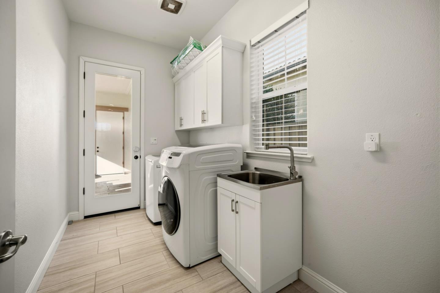 Detail Gallery Image 17 of 32 For 2947 Abrams Dr, Marina,  CA 93933 - 4 Beds | 2/1 Baths