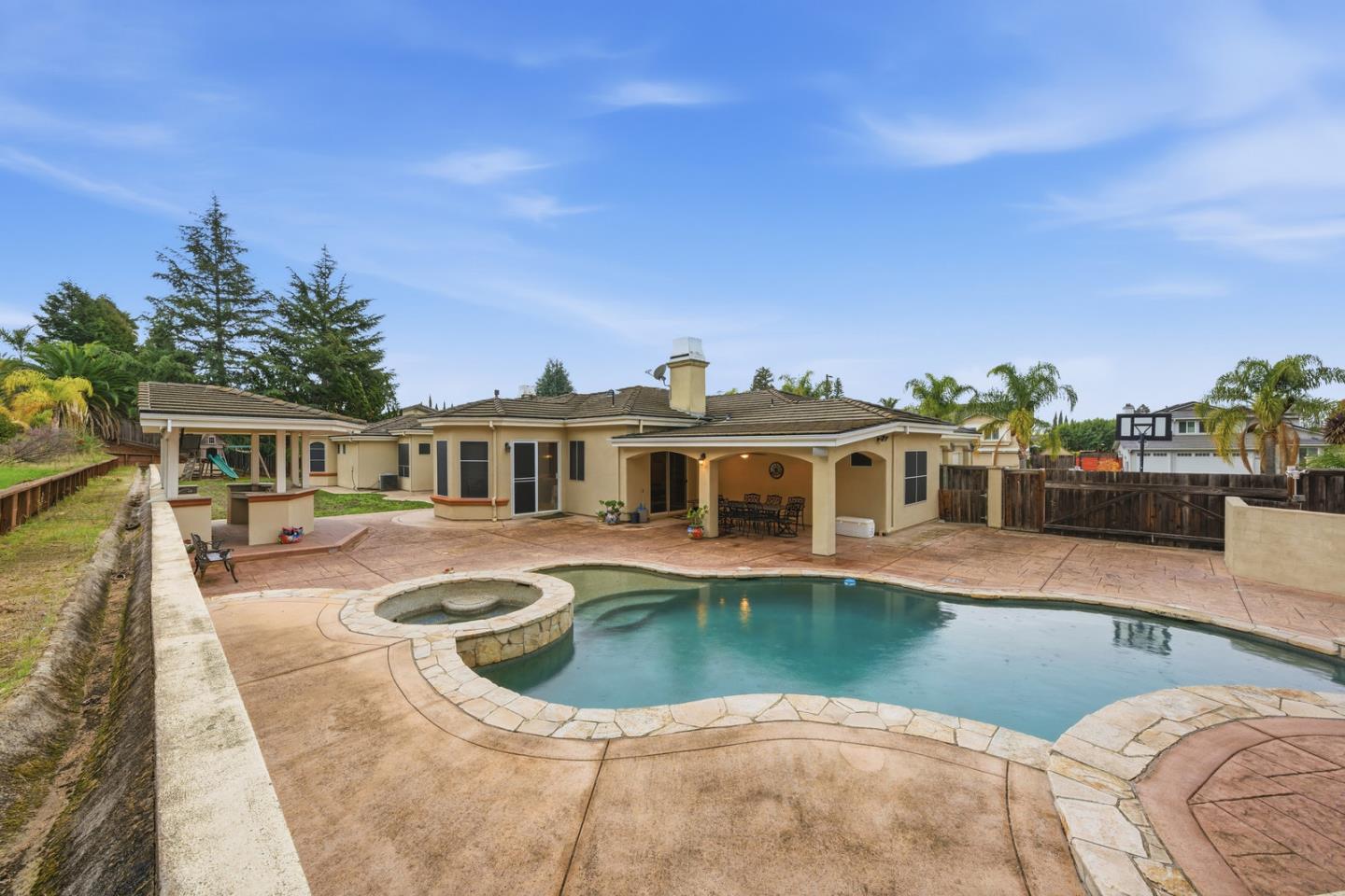 Detail Gallery Image 34 of 34 For 2000 Wellington Dr, Milpitas,  CA 95035 - 4 Beds | 3 Baths